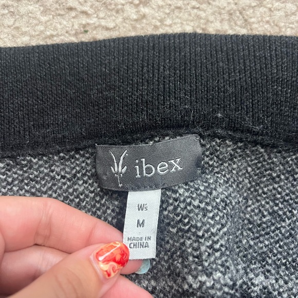 Ibex Black and Gray Patterned Skirt - Picture 3 of 4